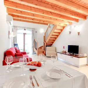 https://little-canal-8.hotelinveneto.com